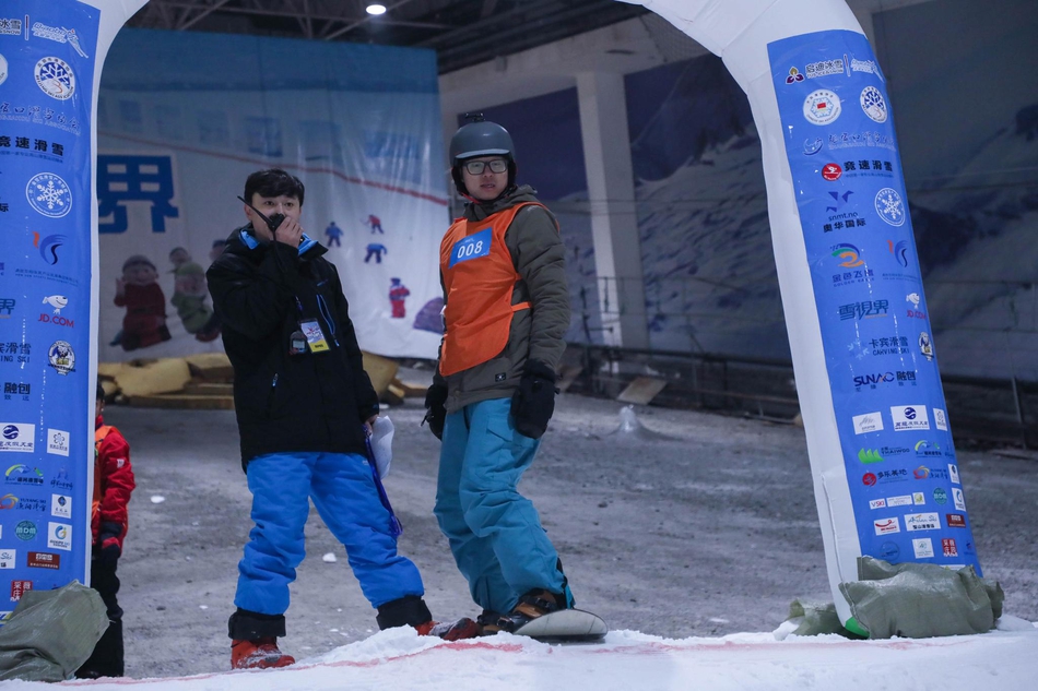 新浪杯高山滑雪公开赛绍兴乔波站比赛精彩瞬间