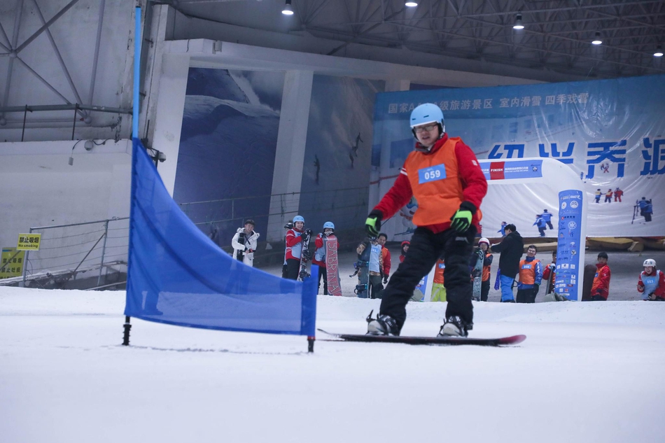 新浪杯高山滑雪公开赛绍兴乔波站比赛精彩瞬间