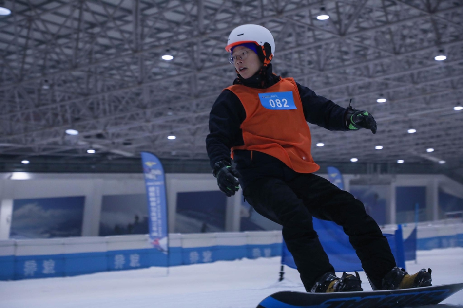 新浪杯高山滑雪公开赛绍兴乔波站比赛精彩瞬间