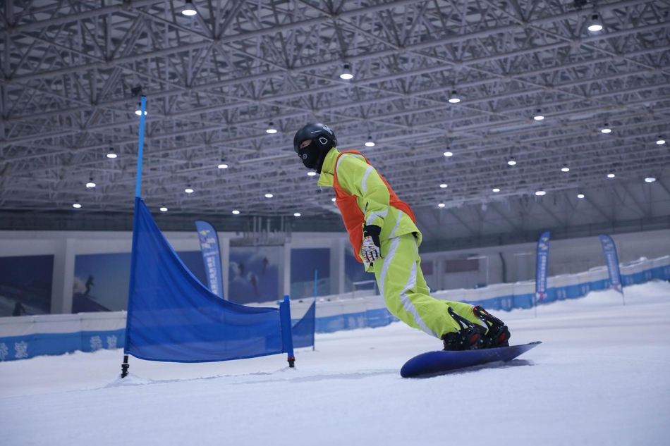 新浪杯高山滑雪公开赛绍兴乔波站比赛精彩瞬间