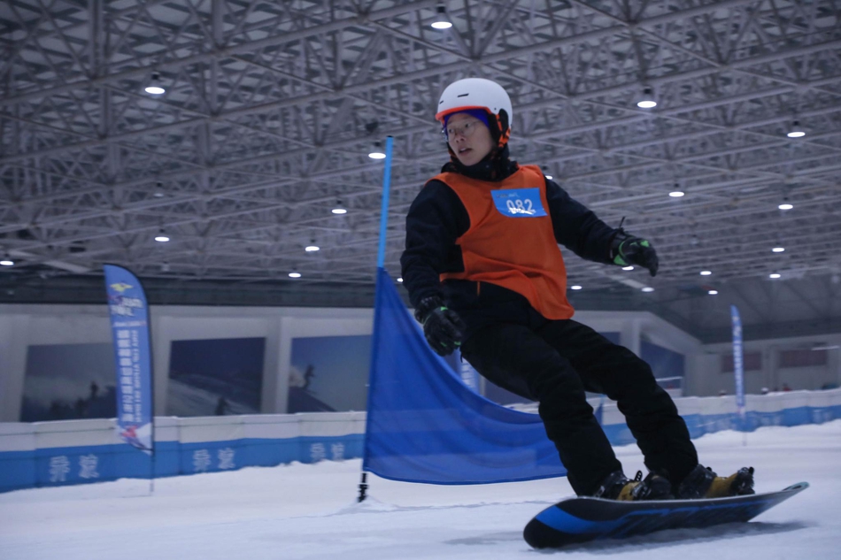 新浪杯高山滑雪公开赛绍兴乔波站比赛精彩瞬间