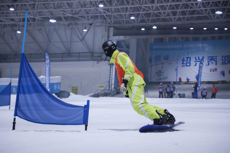新浪杯高山滑雪公开赛绍兴乔波站比赛精彩瞬间