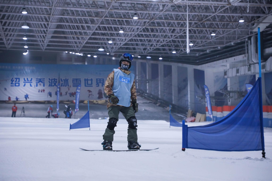 新浪杯高山滑雪公开赛绍兴乔波站比赛精彩瞬间