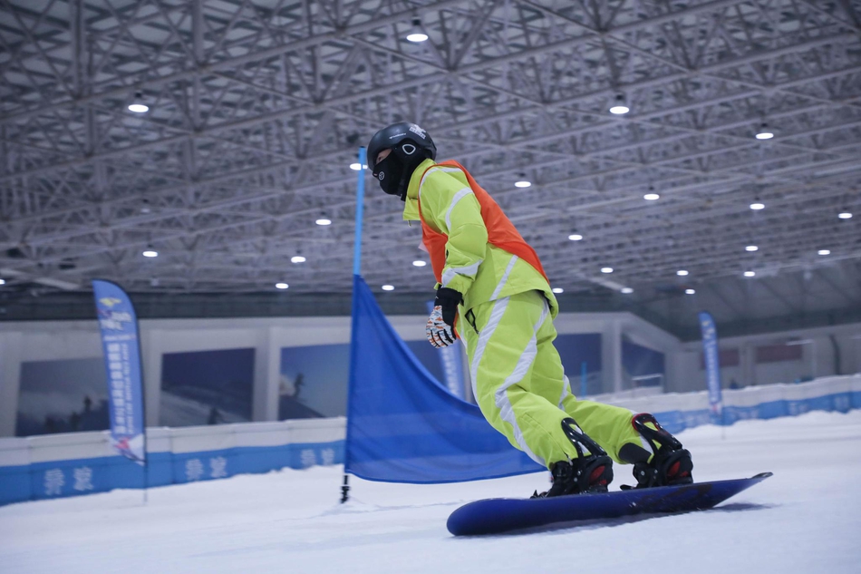 新浪杯高山滑雪公开赛绍兴乔波站比赛精彩瞬间