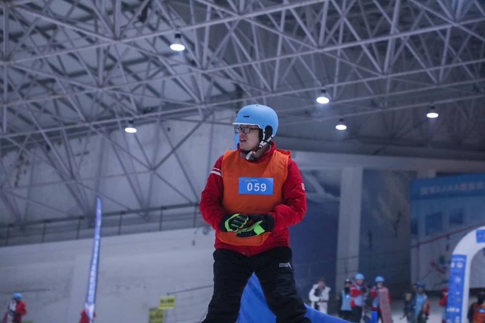 新浪杯高山滑雪公开赛绍兴乔波站比赛精彩瞬间