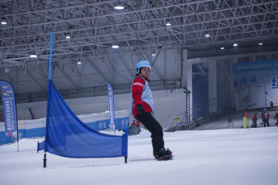 新浪杯高山滑雪公开赛绍兴乔波站比赛精彩瞬间