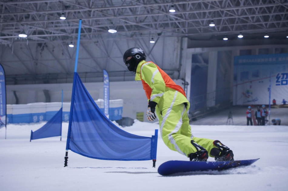 新浪杯高山滑雪公开赛绍兴乔波站比赛精彩瞬间