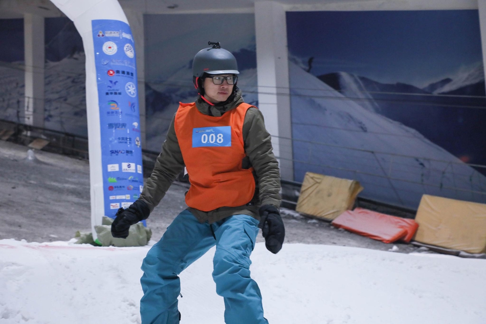 新浪杯高山滑雪公开赛绍兴乔波站比赛精彩瞬间
