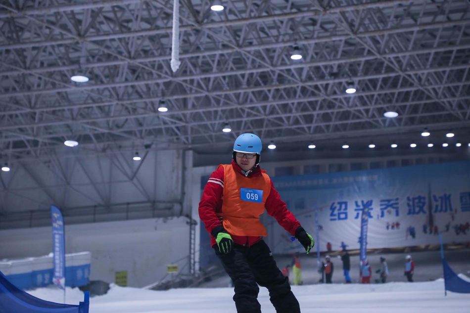 新浪杯高山滑雪公开赛绍兴乔波站比赛精彩瞬间