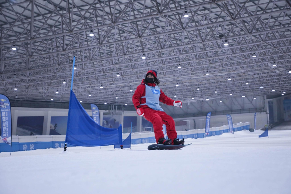 新浪杯高山滑雪公开赛绍兴乔波站比赛精彩瞬间