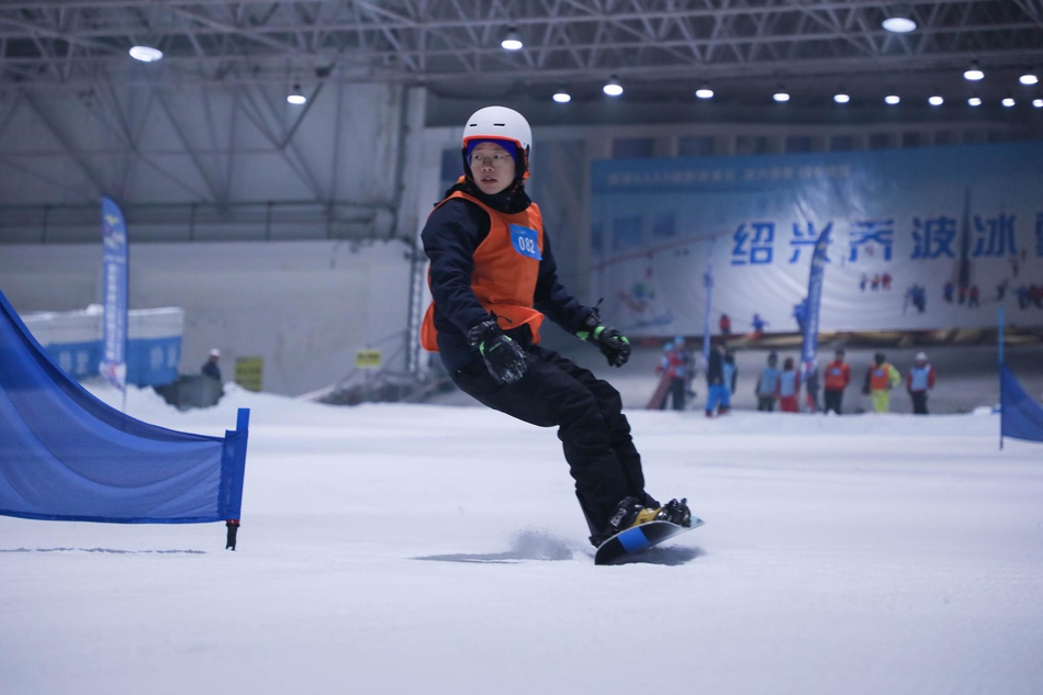 新浪杯高山滑雪公开赛绍兴乔波站比赛精彩瞬间