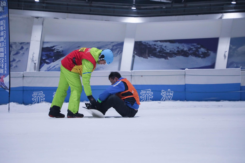 新浪杯高山滑雪公开赛绍兴乔波站比赛精彩瞬间