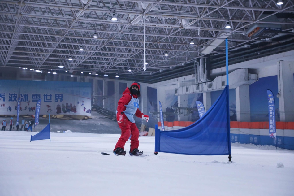 新浪杯高山滑雪公开赛绍兴乔波站比赛精彩瞬间