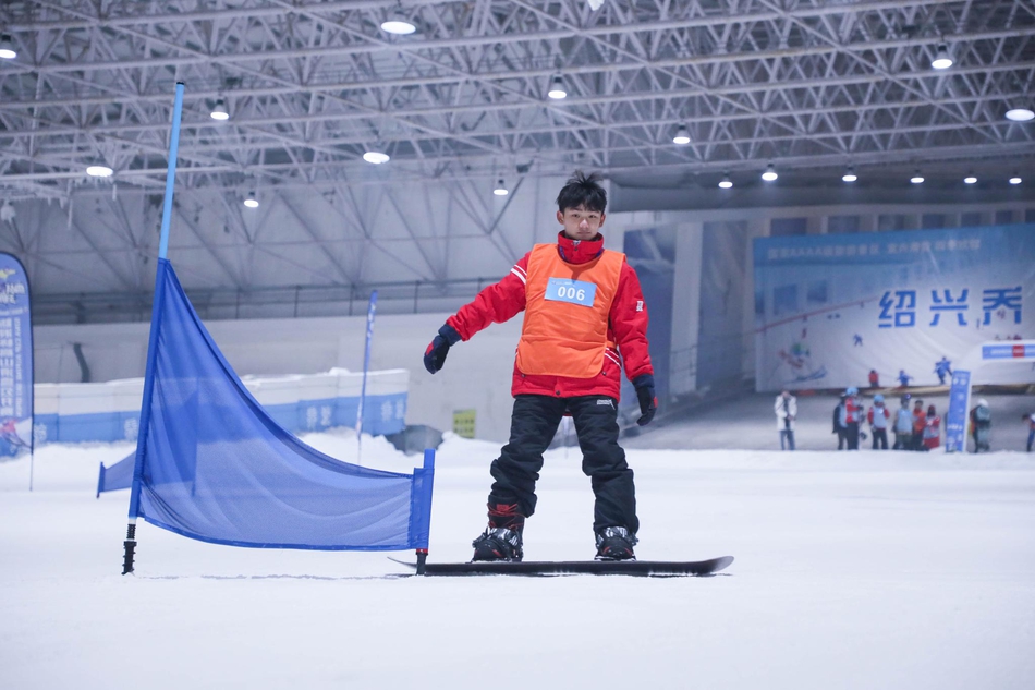 新浪杯高山滑雪公开赛绍兴乔波站比赛精彩瞬间