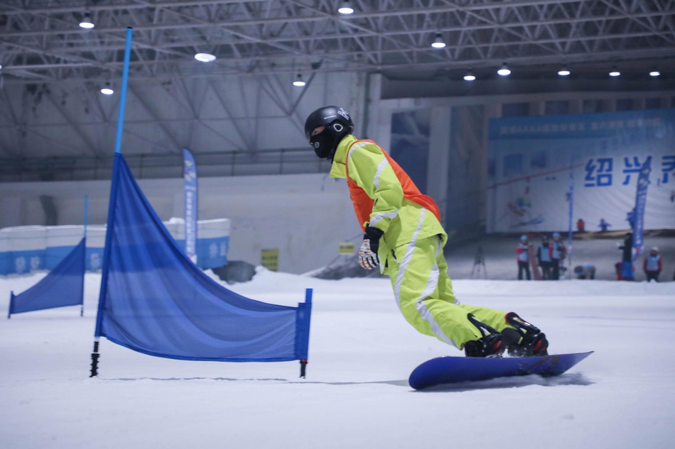 新浪杯高山滑雪公开赛绍兴乔波站比赛精彩瞬间