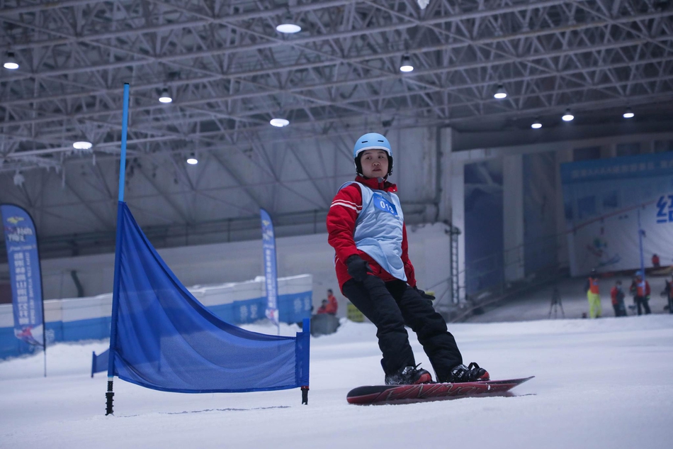 新浪杯高山滑雪公开赛绍兴乔波站比赛精彩瞬间