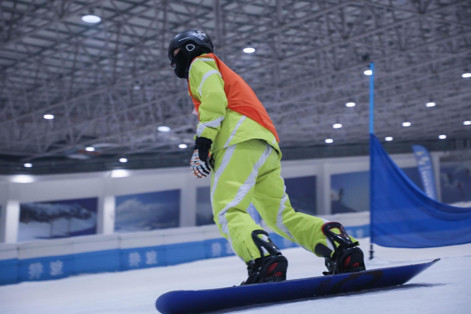 新浪杯高山滑雪公开赛绍兴乔波站比赛精彩瞬间