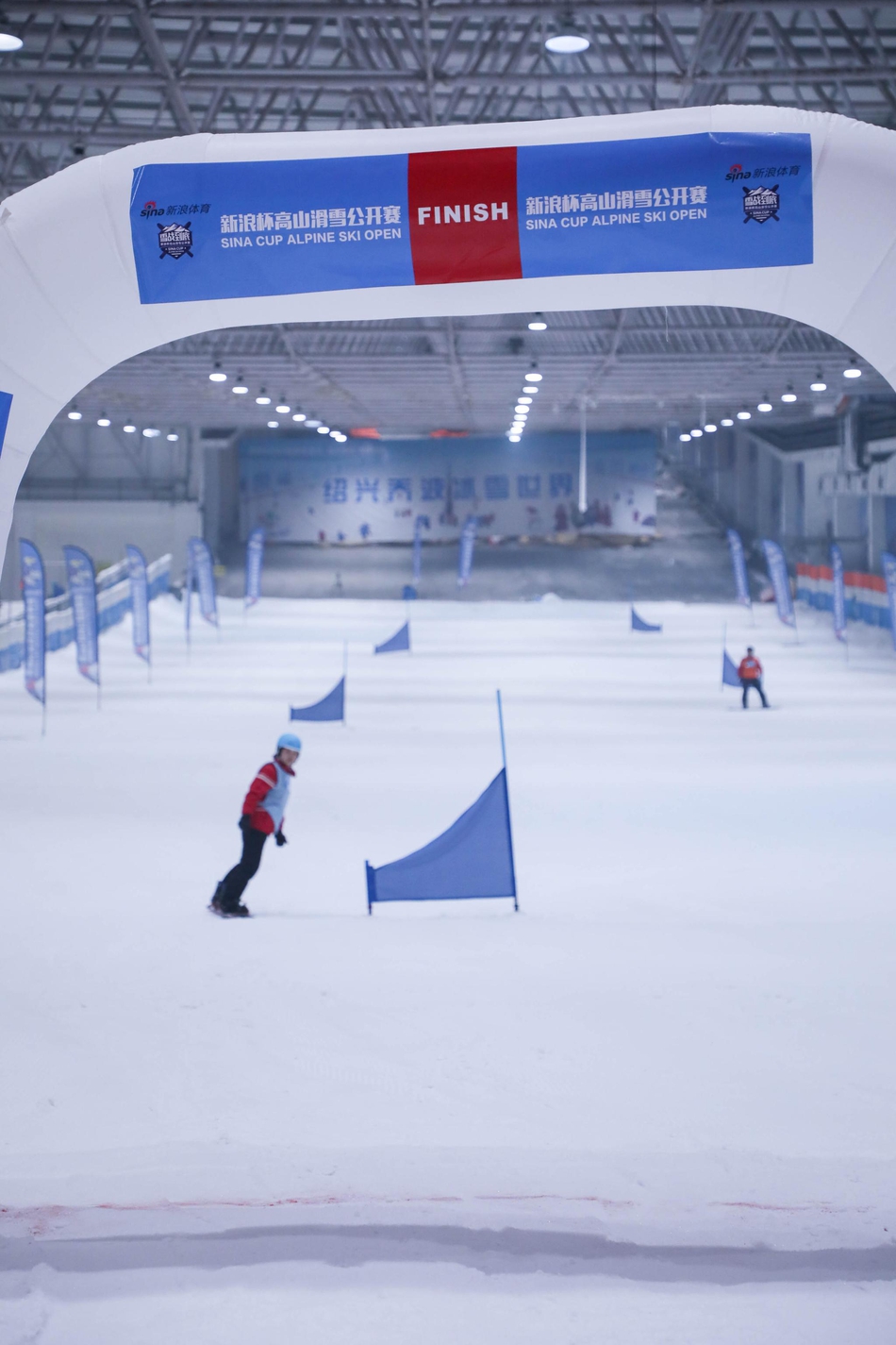 新浪杯高山滑雪公开赛绍兴乔波站比赛精彩瞬间