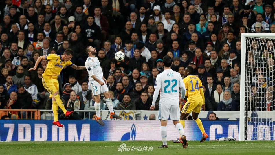 曼朱基齐头球破门