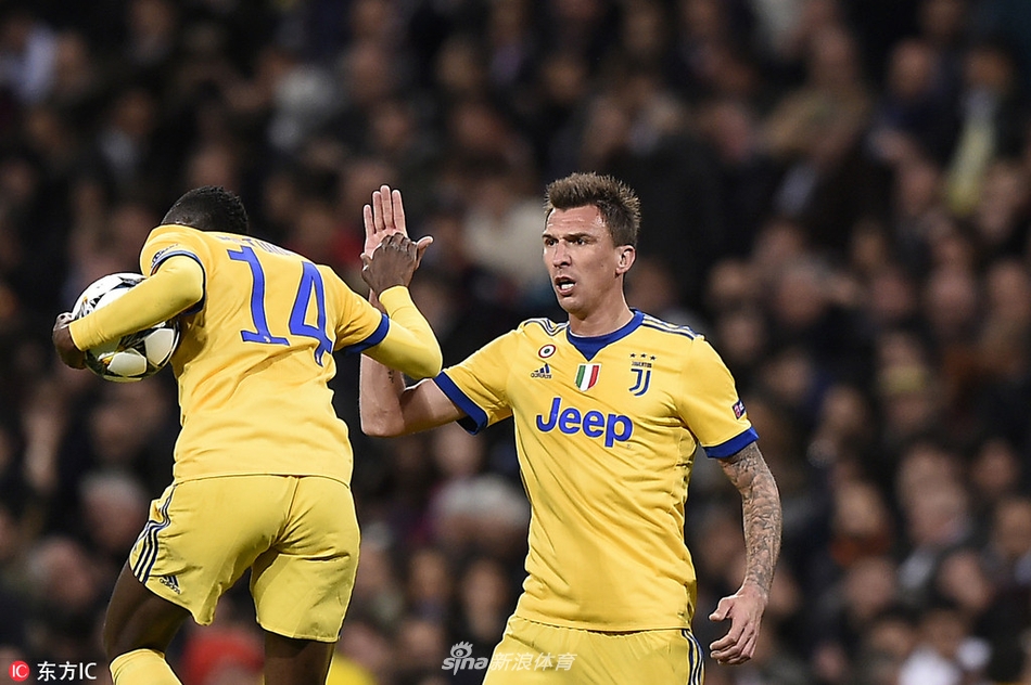 马图伊迪与曼朱基齐击掌庆祝