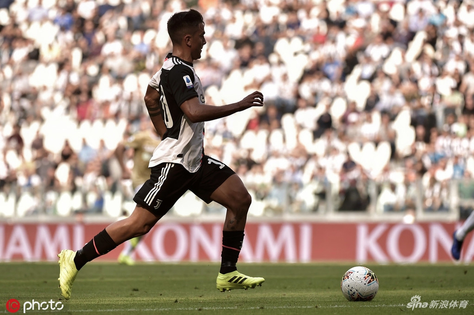 迪巴拉带球突破