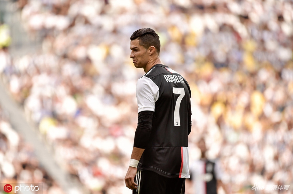C罗霸气外露