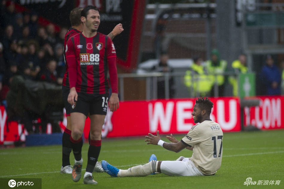 弗雷德受伤倒地