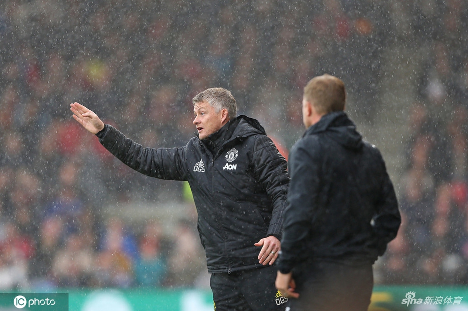 索尔斯克亚场边指挥