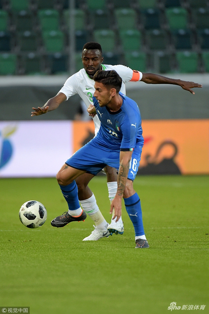 小佩莱格里尼背身护球