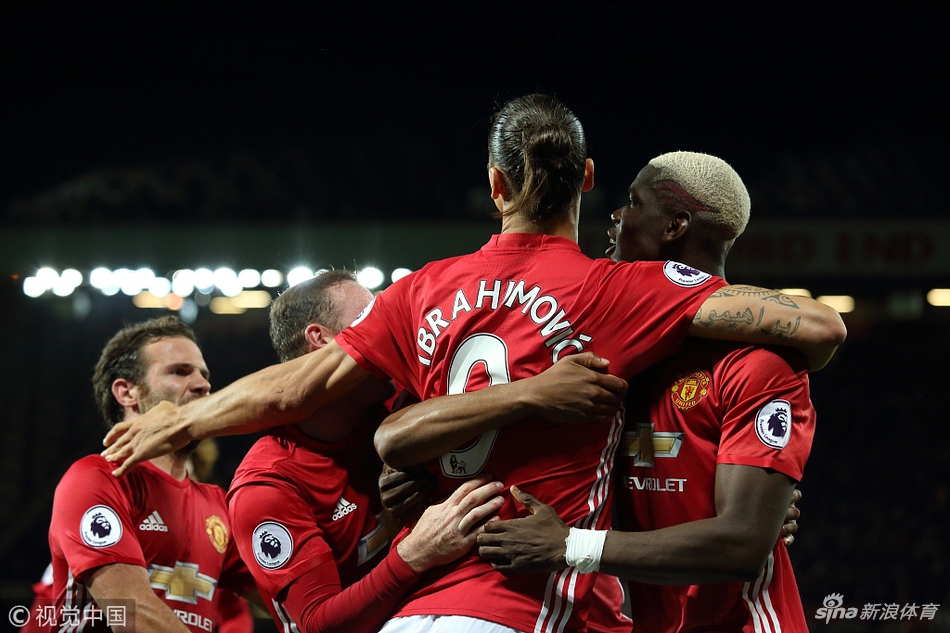 在与南安普顿的联赛中伊布梅开二度