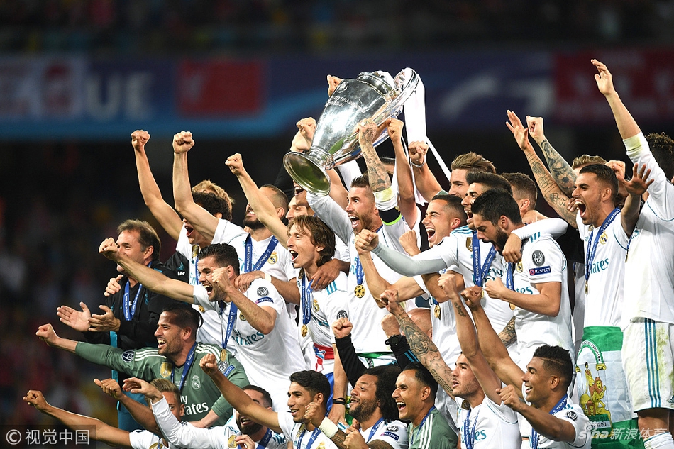 皇马众将庆祝夺冠
