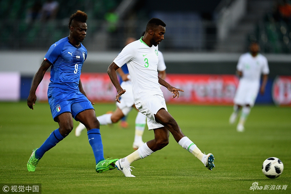 巴洛特利贴身逼抢