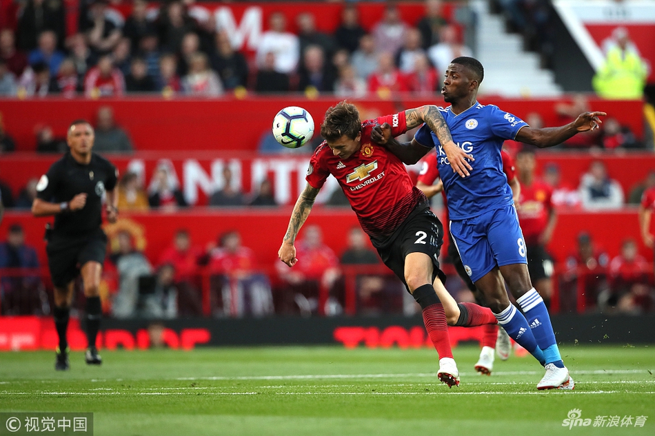 林德洛夫中场对抗