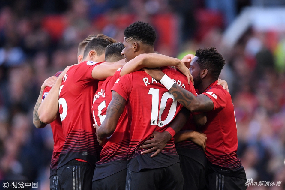 曼联众将庆祝进球