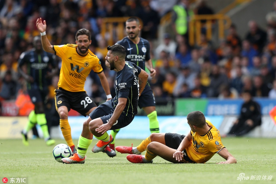 科纳-科迪飞身铲球