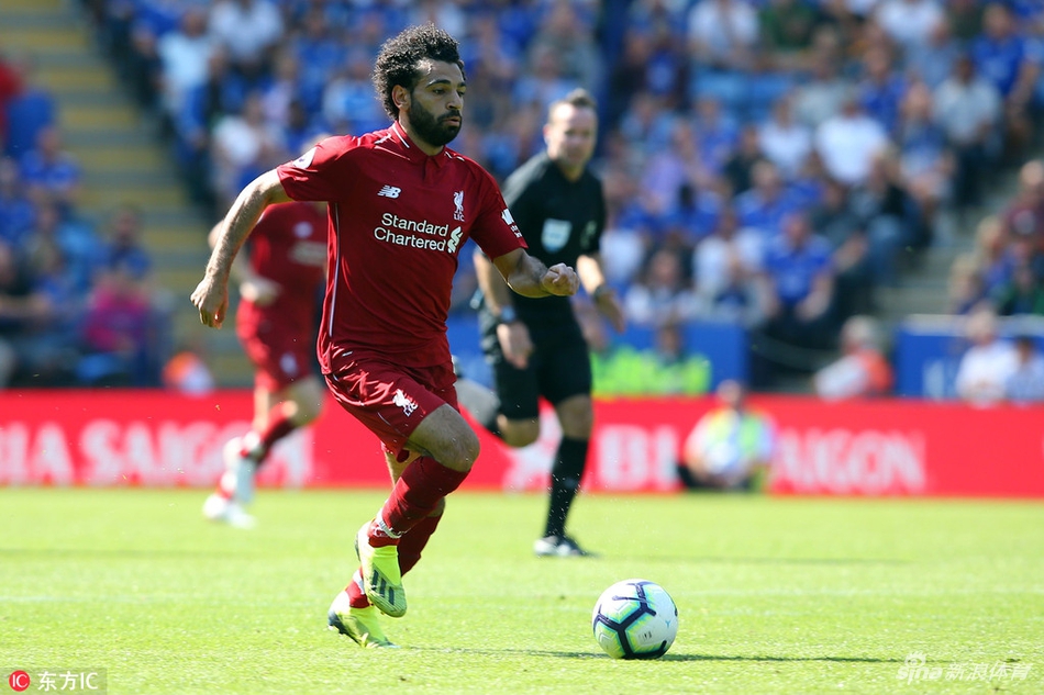 萨拉赫带球突破