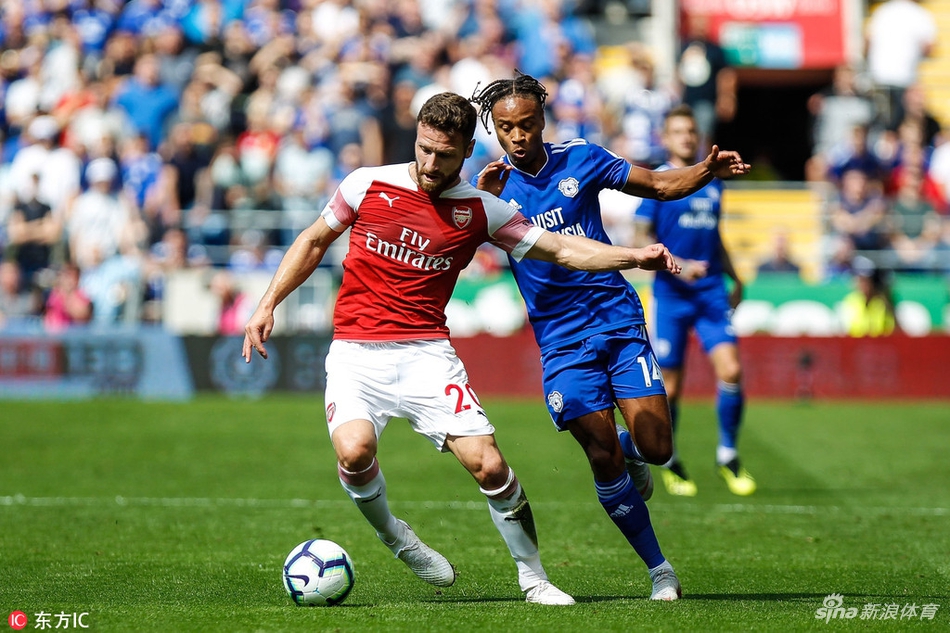 穆斯塔菲背身护球