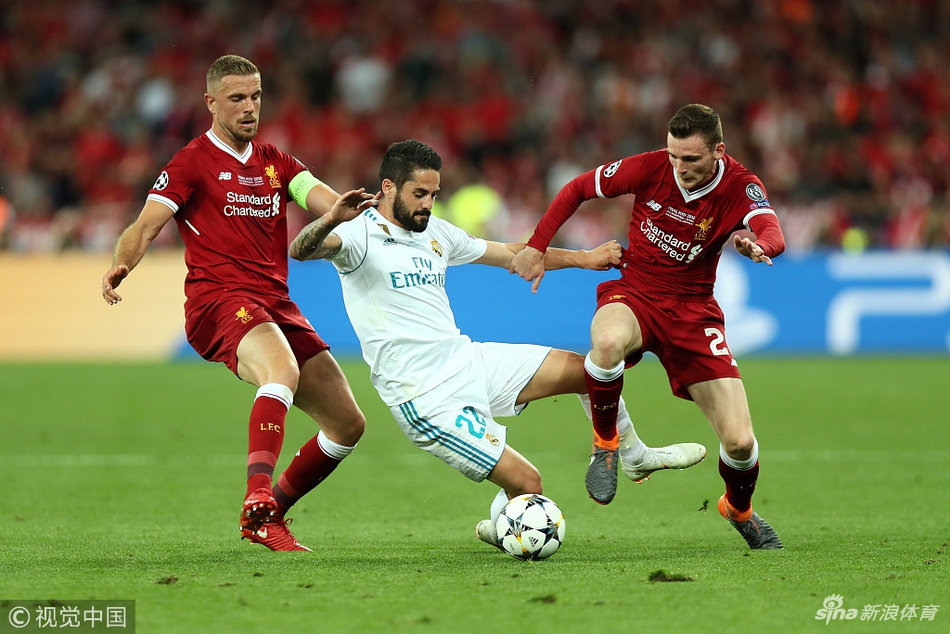 罗伯森贴身逼抢