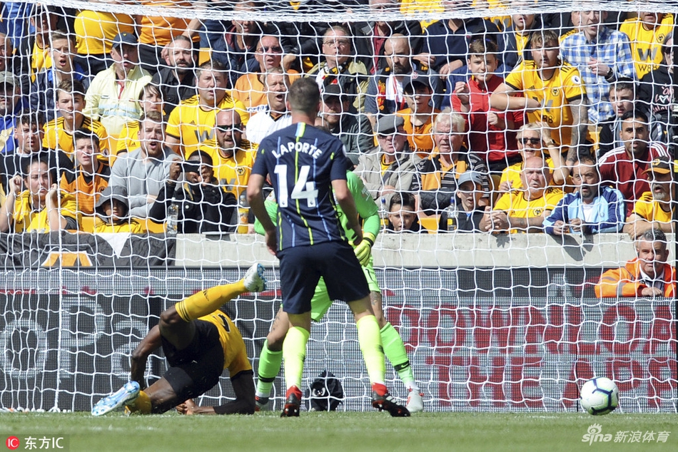 威力-博利头球破门