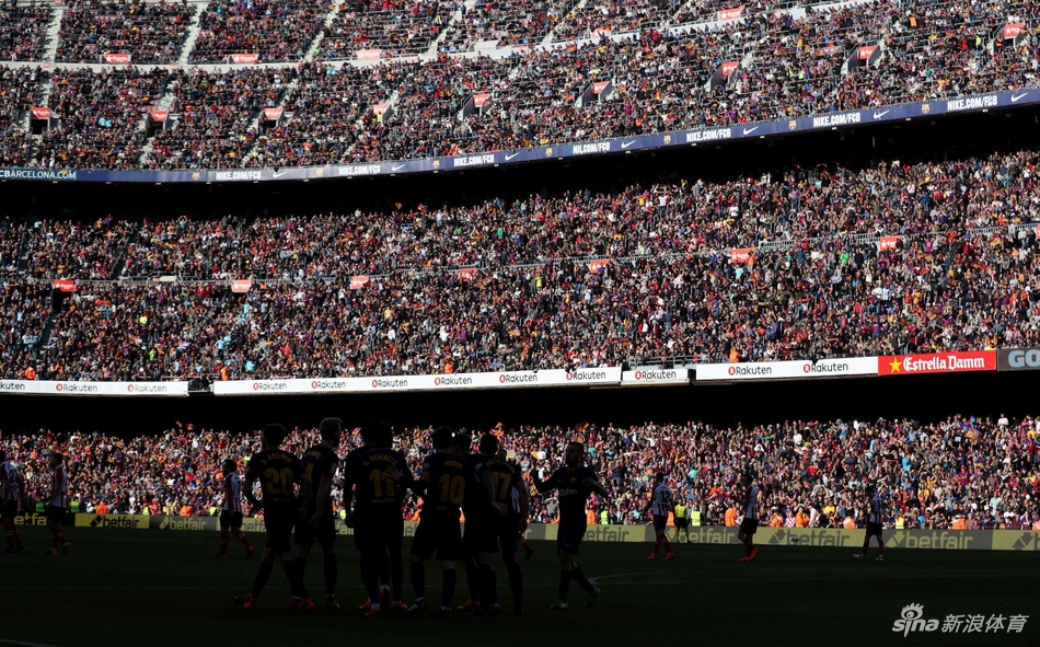诺坎普球场人山人海