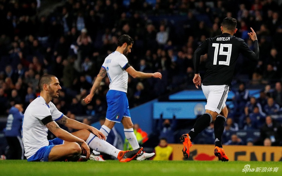 博努奇瘫倒在地