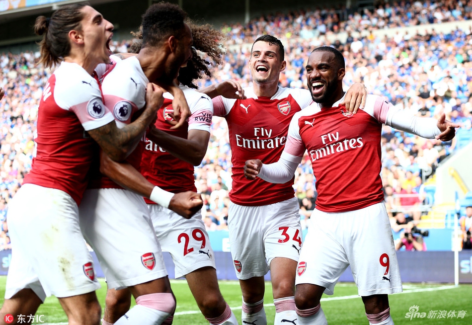 阿森纳众将庆祝