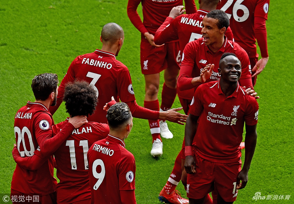 利物浦众将庆祝