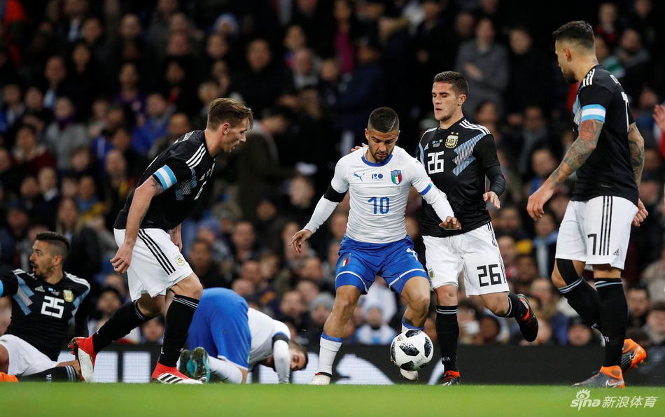 因西涅遭遇围抢