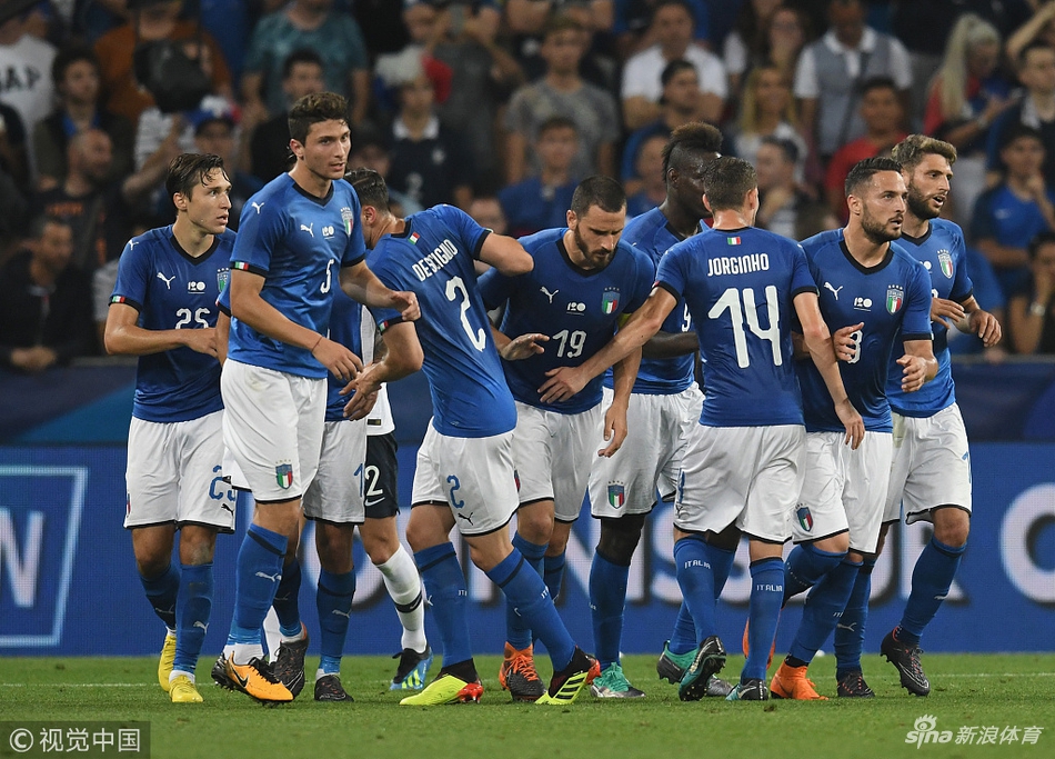意大利众将庆祝扳平