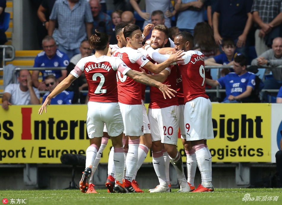 阿森纳庆祝进球