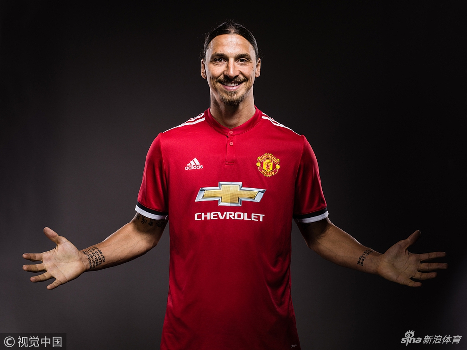 二次签约曼联伊布身披10号