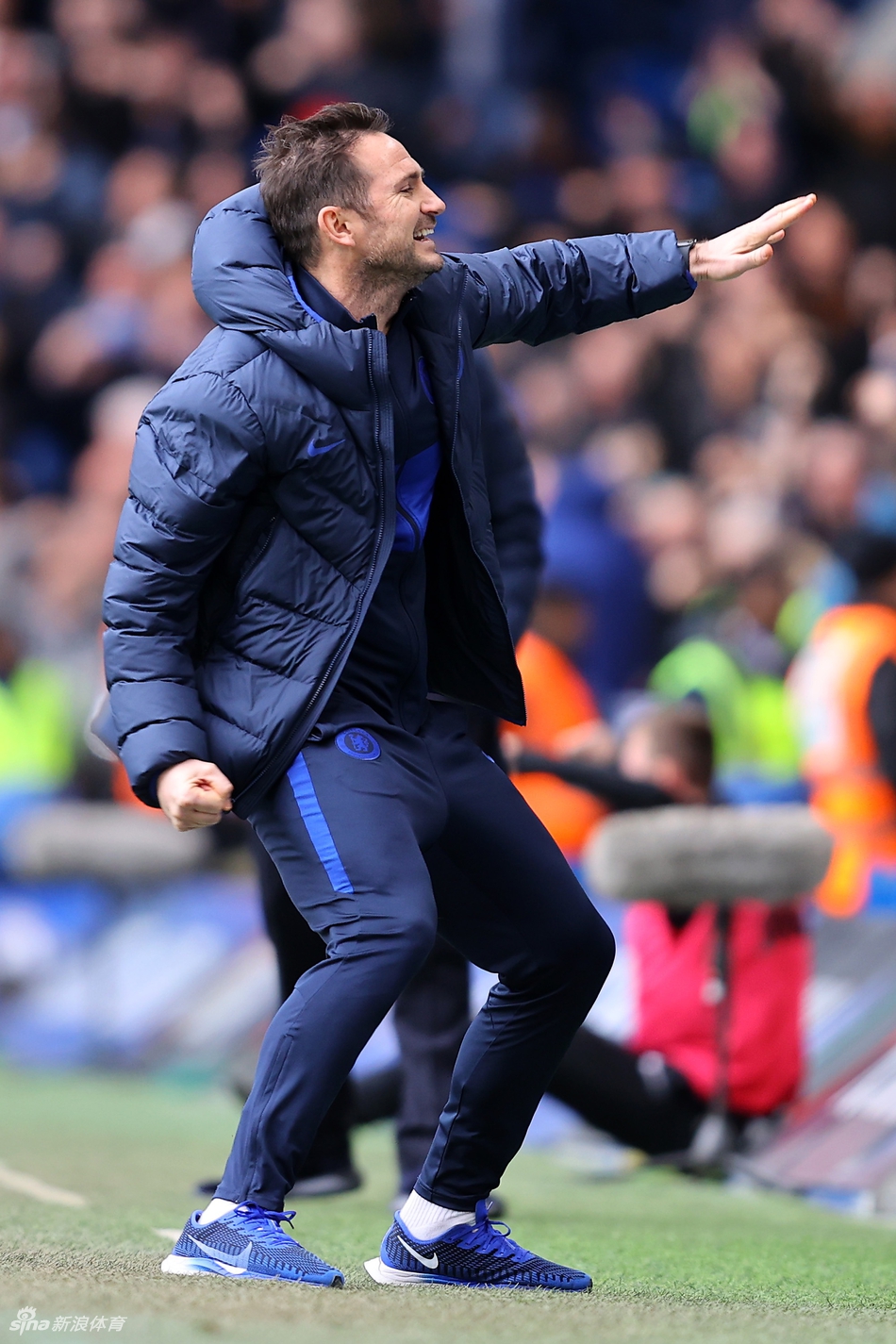 兰帕德挥拳庆祝