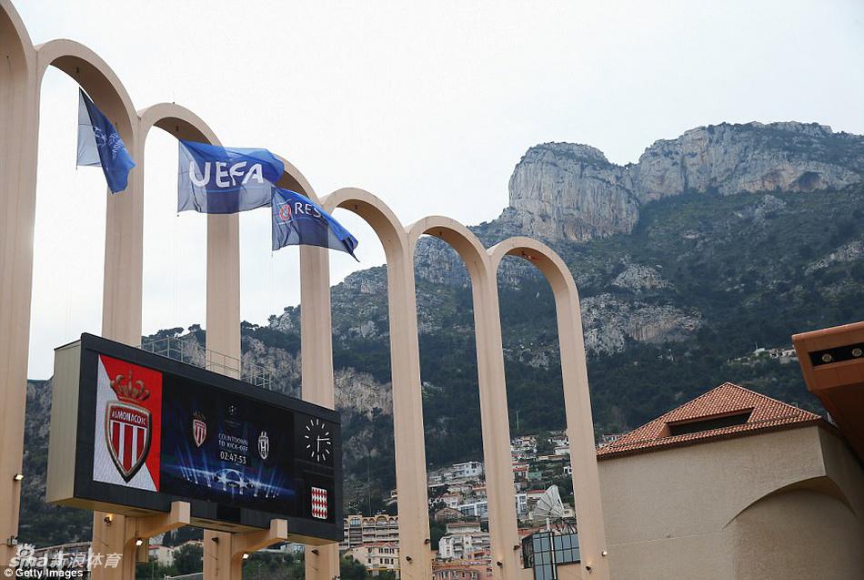 路易二世体育场全景