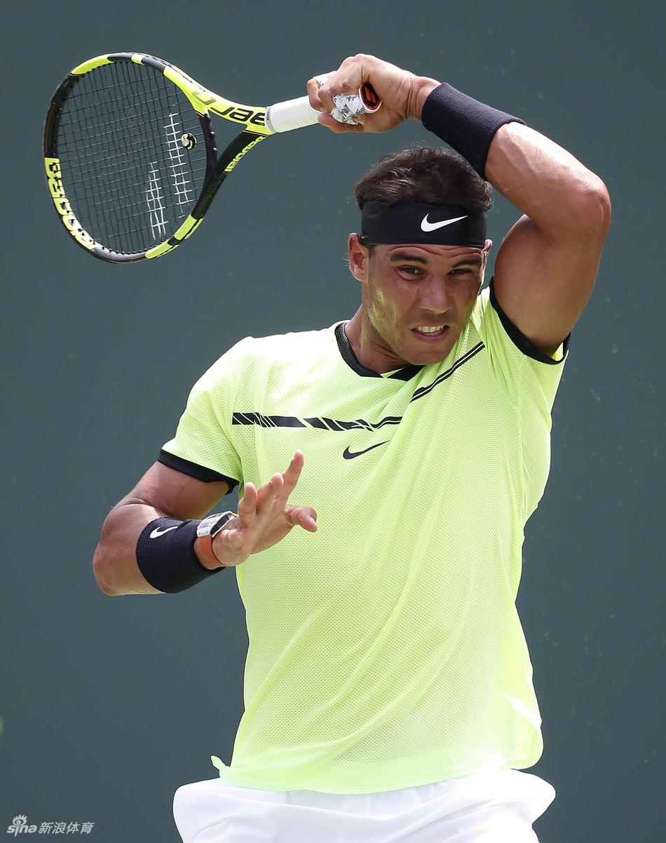 纳达尔正手弧线球